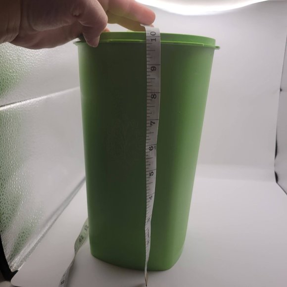 Tupperware Vintage Green Canister 1222-26 with lid 808-28 Snack Keeper 10" - Picture 10 of 11